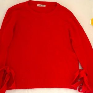 soft sweater, size S/M, worn few times, in great condition, laces